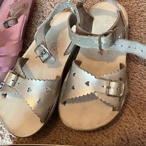 Saltwater sweetheart sandals size 9t